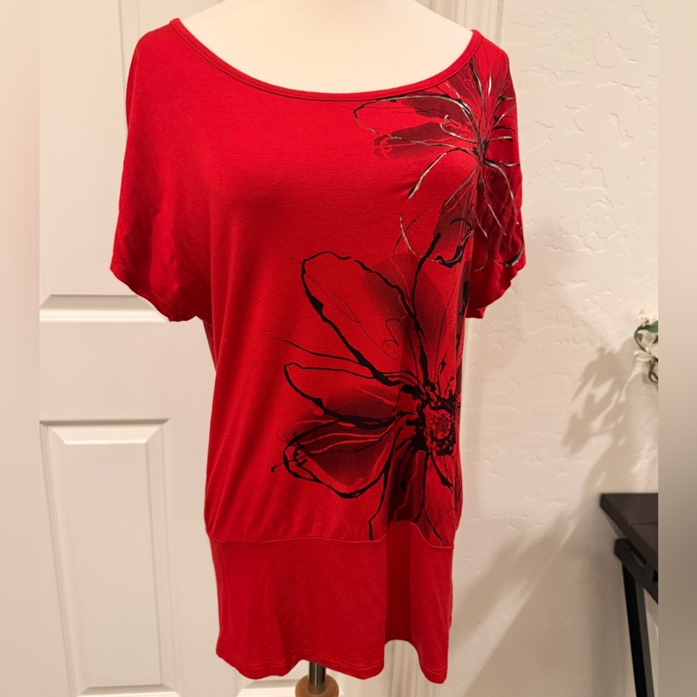 B.L.E.U. Red Short Sleeve Floral Boatneck Top